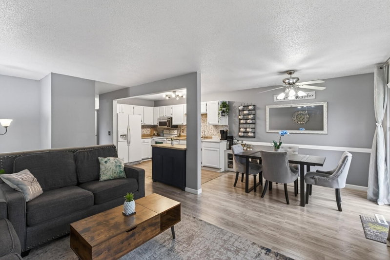 841 Evergreen Circle - Photo 2