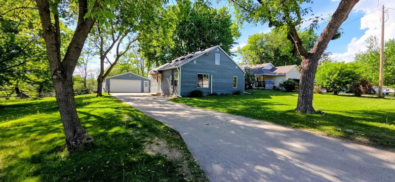 902 Quincy Street - Photo 2