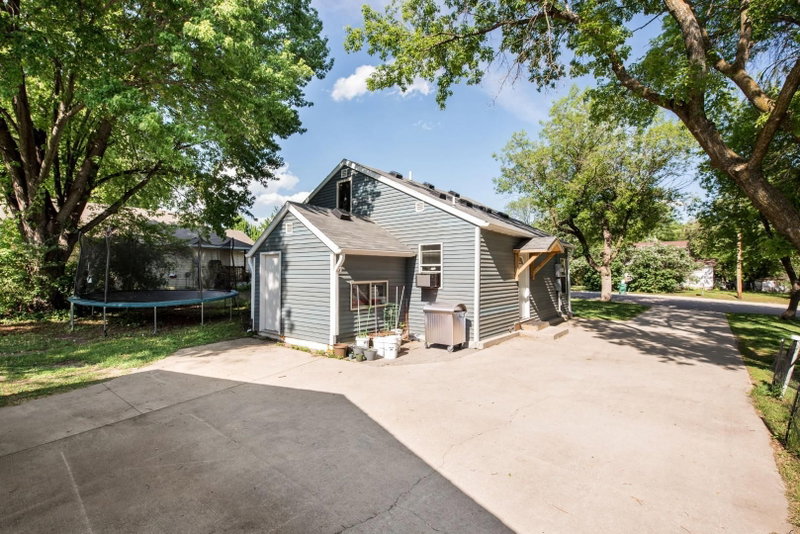 902 Quincy Street - Photo 4