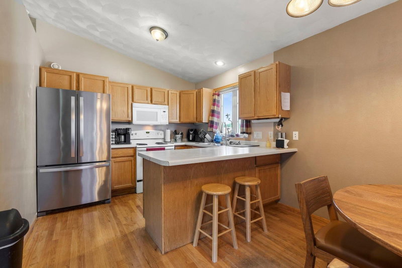 1291 Bellflower Lane NE - Photo 4