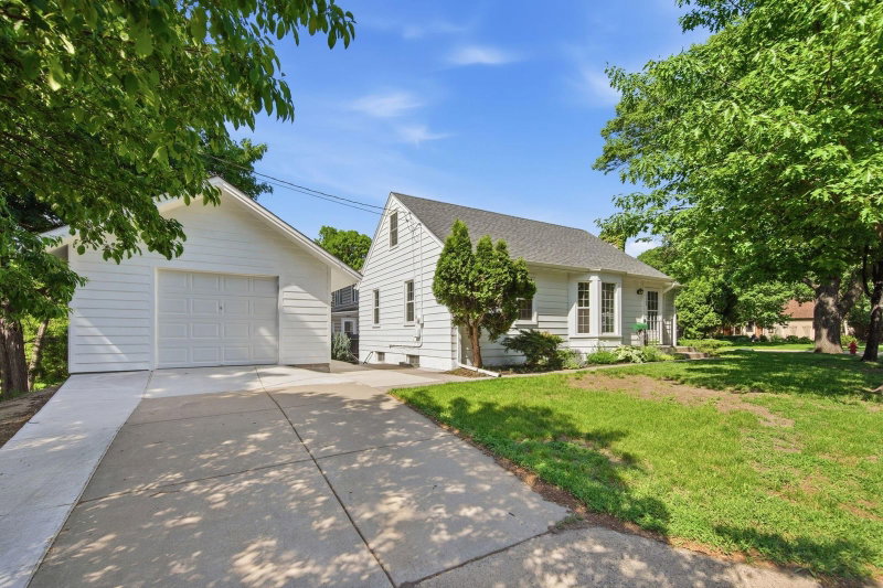 1100 W 73rd Street - Photo 2