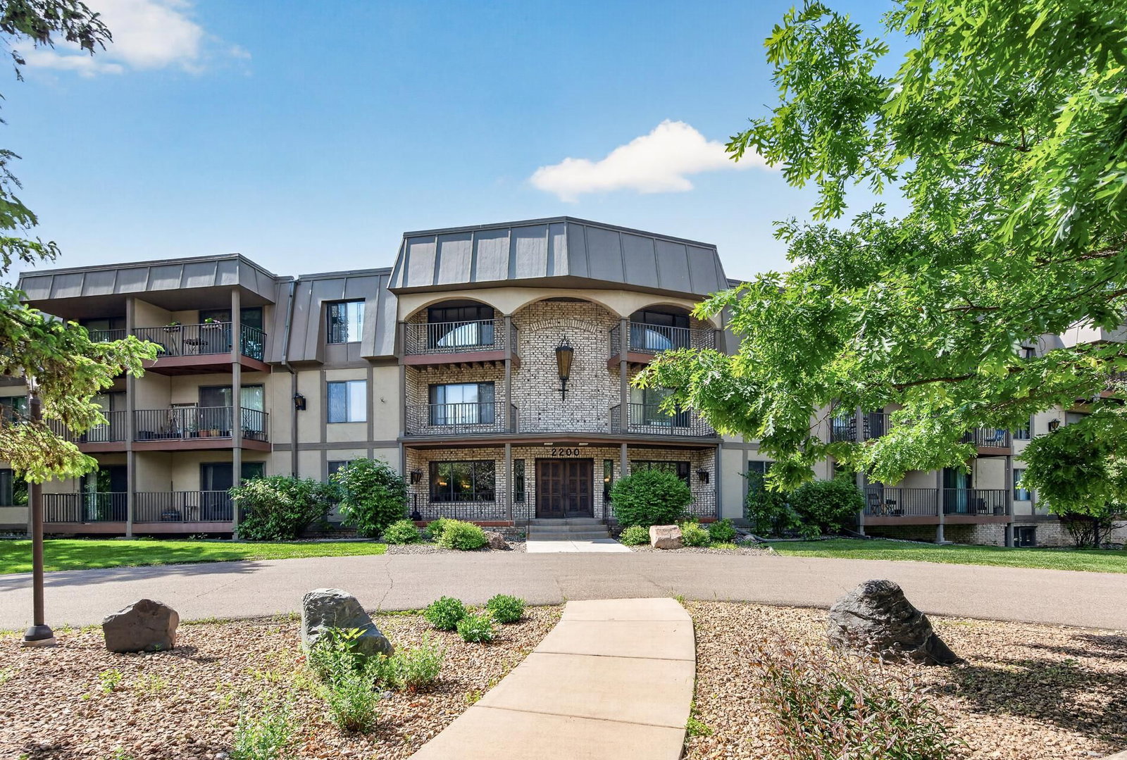 2200 Nevada Avenue S #206