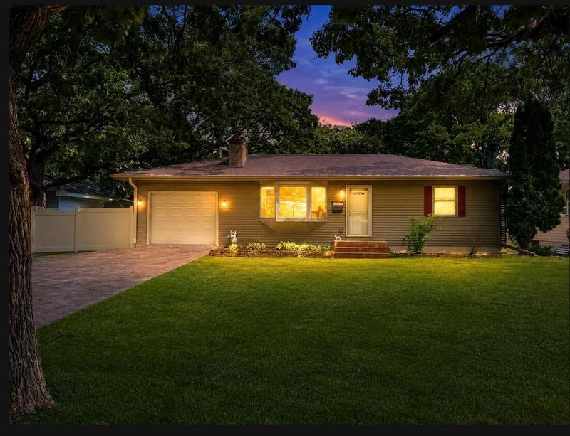 5220 Quail Avenue N - Photo 21