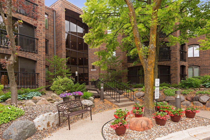 6051 Laurel Avenue #112