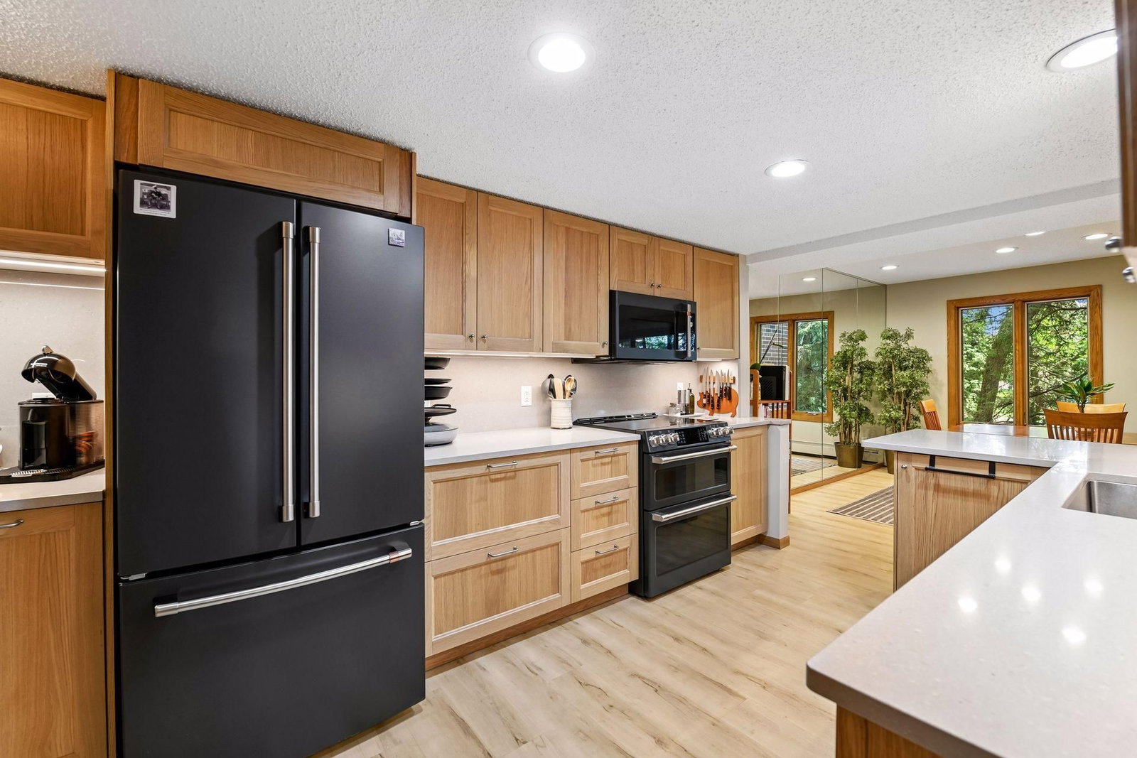6051 Laurel Avenue #112