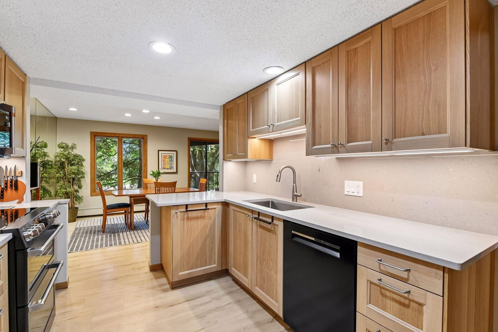 6051 Laurel Avenue #112