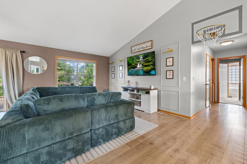 2044 Pheasant Run Street - Photo 2