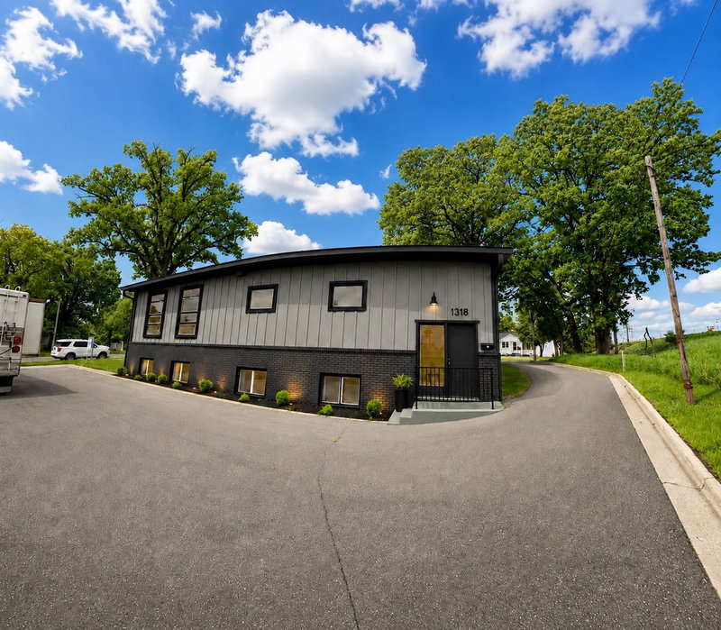 522 Main Street W - Photo 2