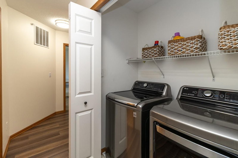 1691 Village Trail E #7 - Photo 33