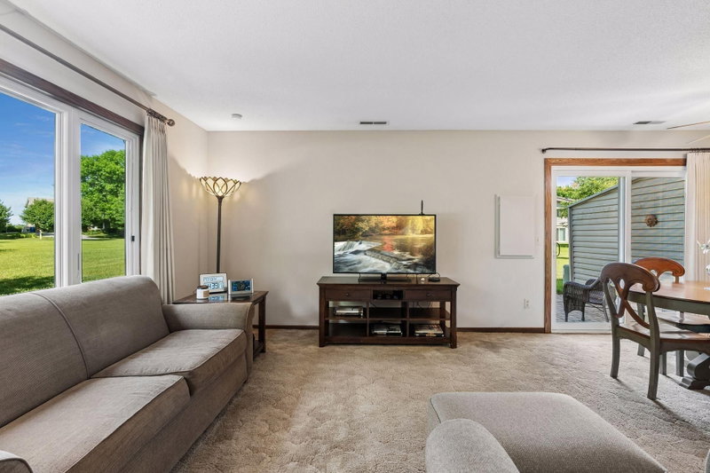 9558 Kingsview Lane N - Photo 2