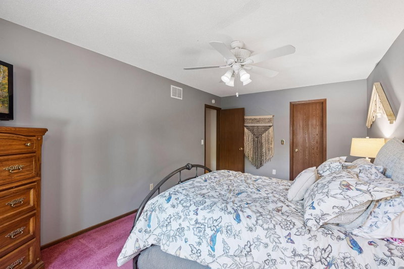 9558 Kingsview Lane N - Photo 11