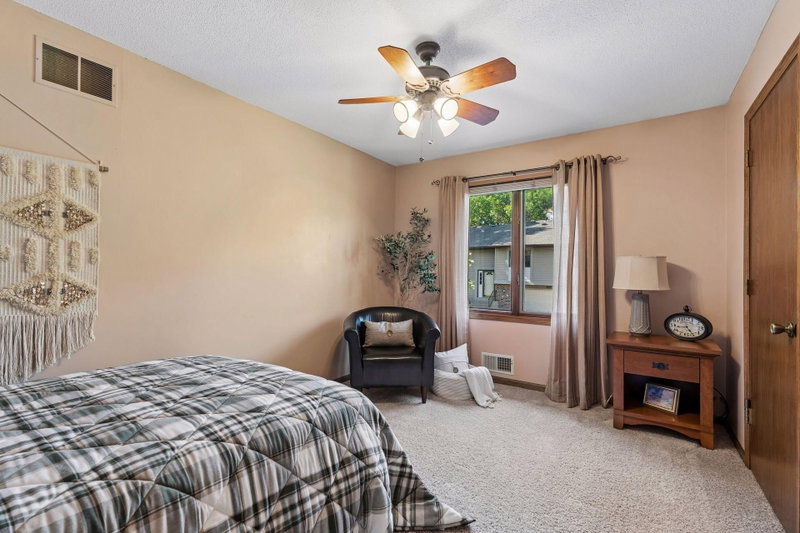 9558 Kingsview Lane N - Photo 12