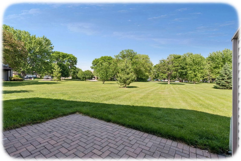 9558 Kingsview Lane N - Photo 16