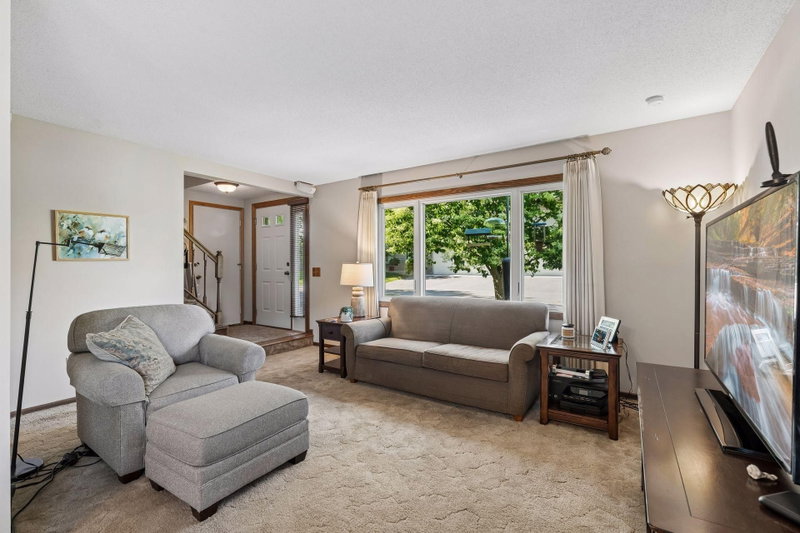 9558 Kingsview Lane N - Photo 3