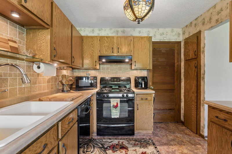 9558 Kingsview Lane N - Photo 8