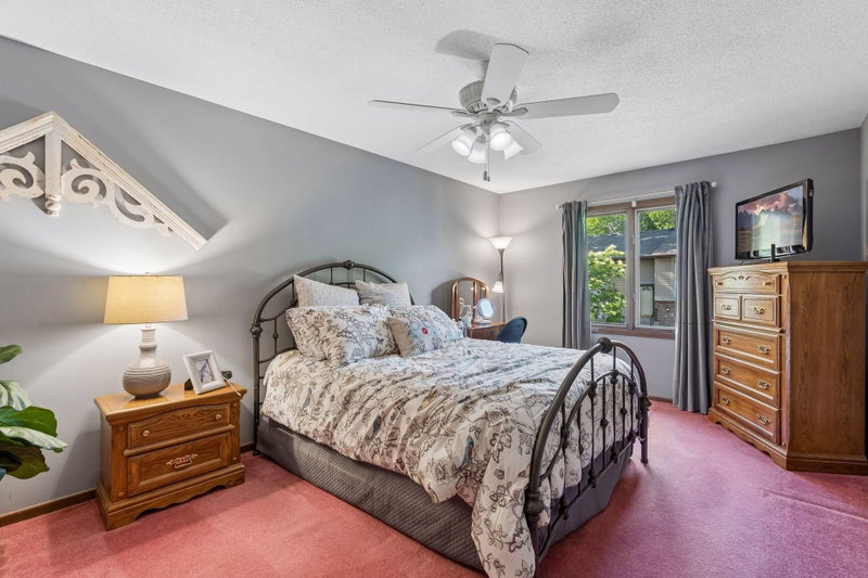 9558 Kingsview Lane N - Photo 10