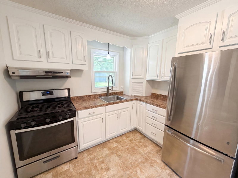 2128 Ronald Avenue - Photo 2