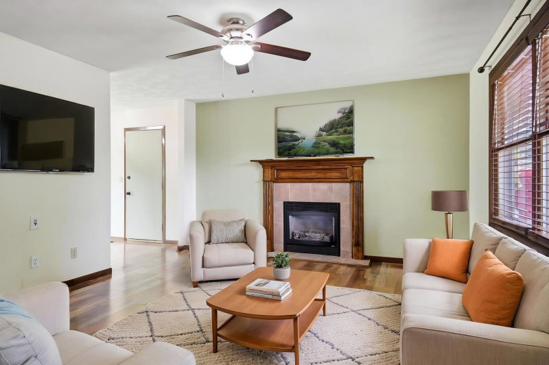 360 Allan Avenue - Photo 2