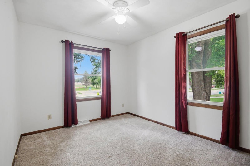 360 Allan Avenue - Photo 16