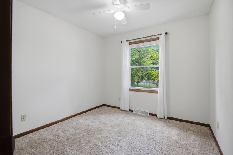 360 Allan Avenue - Photo 18