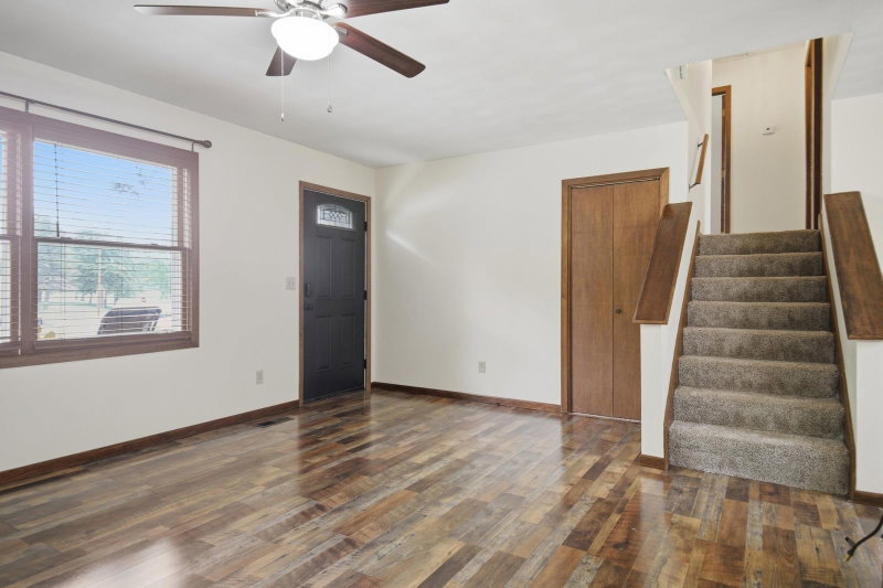360 Allan Avenue - Photo 3