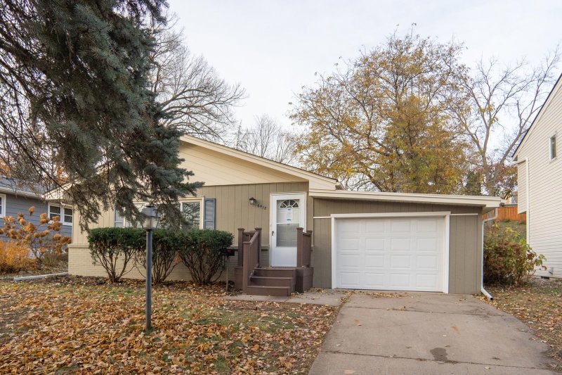 6418 Knoll Street N - Photo 2