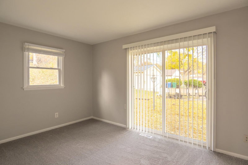 6418 Knoll Street N - Photo 10