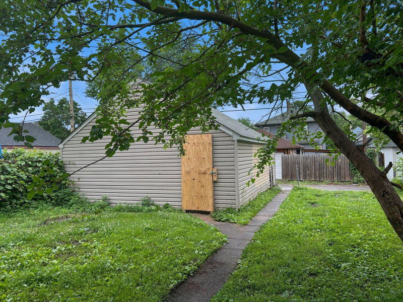 719 Sherburne Avenue - Photo 2