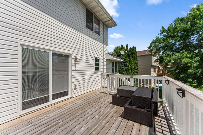 3309 Carnation Avenue N - Photo 7
