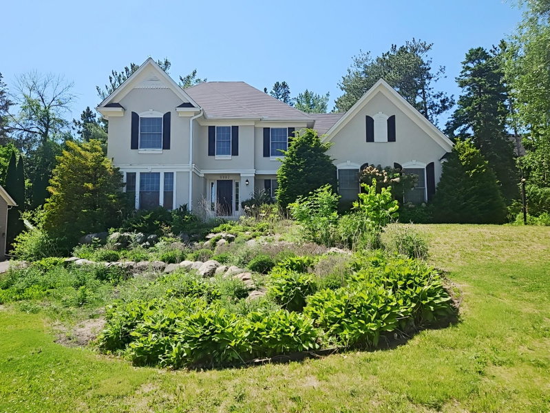 8982 Hunters Trail