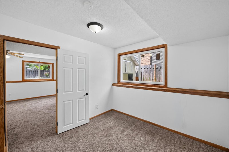 6709 Brunswick Avenue N - Photo 33
