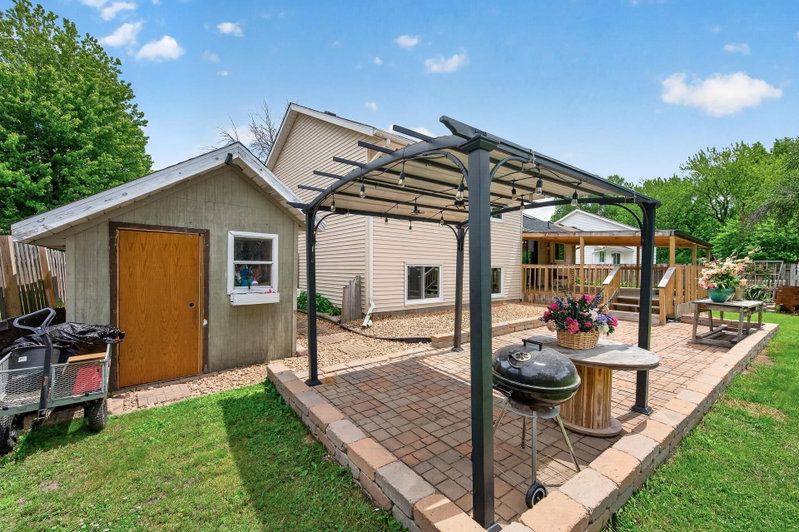6709 Brunswick Avenue N - Photo 41