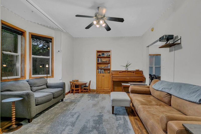212 3rd Avenue N - Photo 2