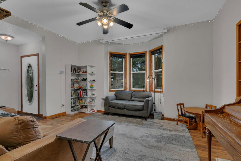 212 3rd Avenue N - Photo 4