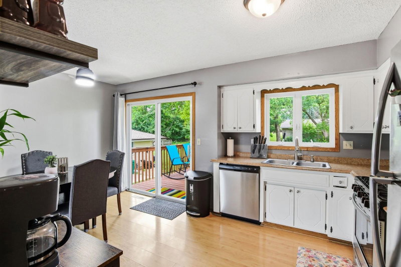 17627 Ionia Court - Photo 11