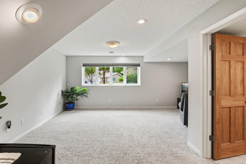 17627 Ionia Court - Photo 20