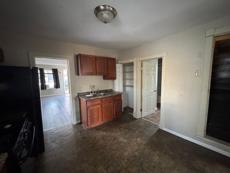 633 Parkway Drive - Photo 5