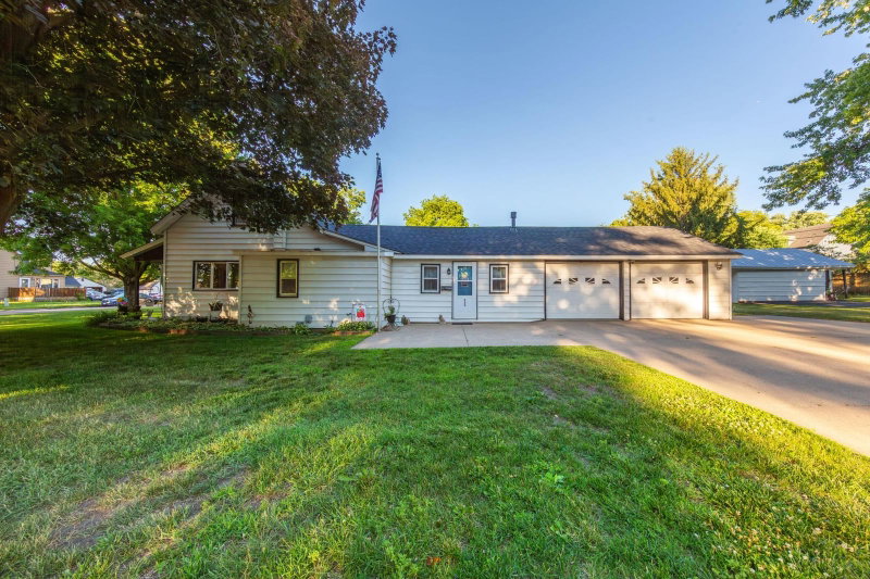 533 9th Street NW - Photo 2