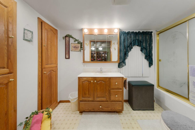 533 9th Street NW - Photo 18