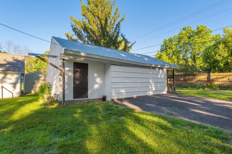 533 9th Street NW - Photo 10
