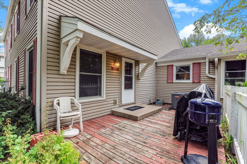 6877 Grenwich Lane N - Photo 2