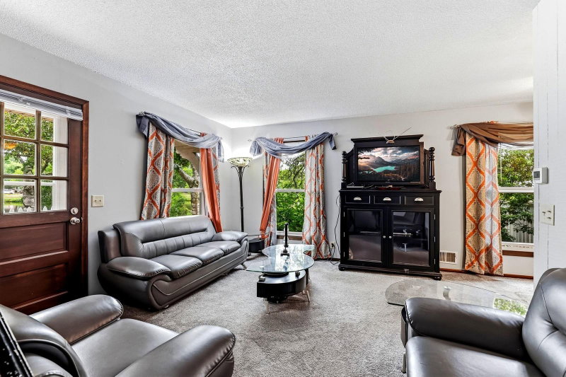 6877 Grenwich Lane N - Photo 4
