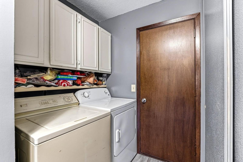 6877 Grenwich Lane N - Photo 10