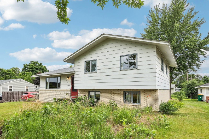 1720 69th Avenue N - Photo 2