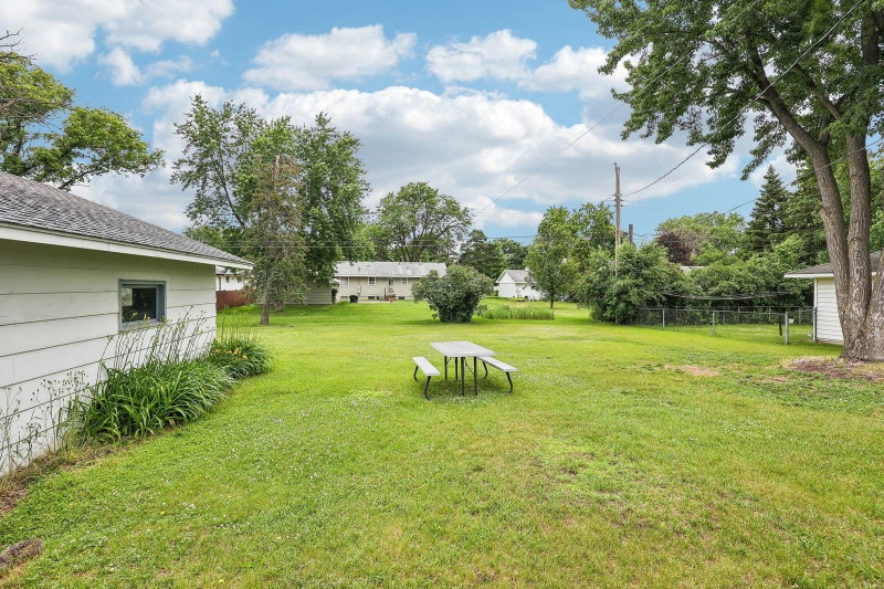 1720 69th Avenue N - Photo 36