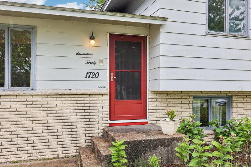 1720 69th Avenue N - Photo 5