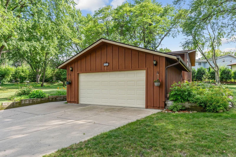 6041 Sumter Place N - Photo 4