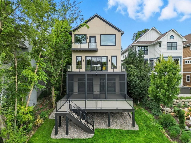 3061 Lake Shore Boulevard - Photo 2