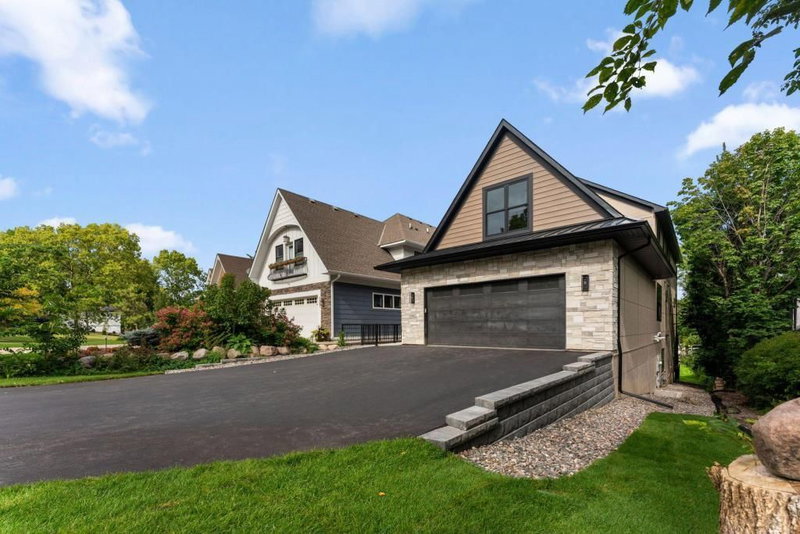 3061 Lake Shore Boulevard - Photo 4