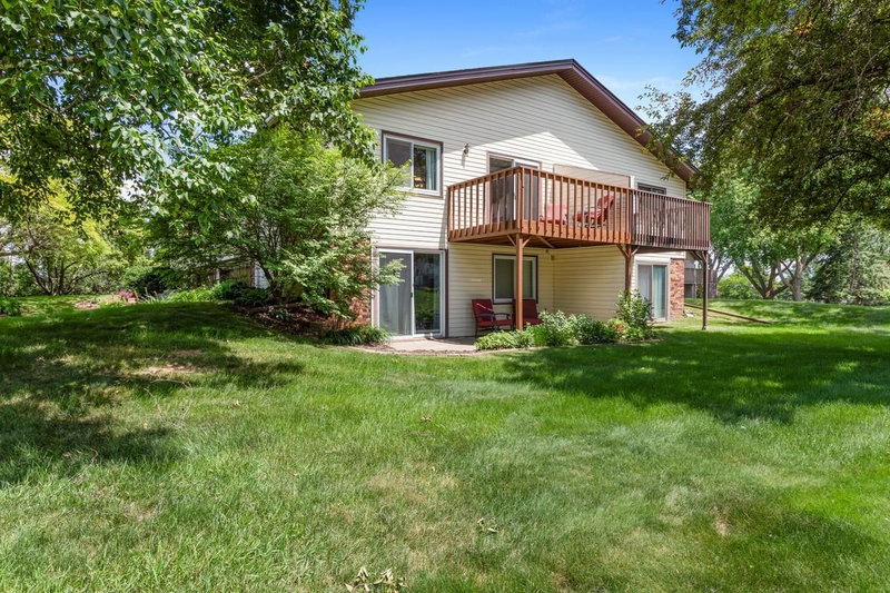 1053 Bridge Street - Photo 3